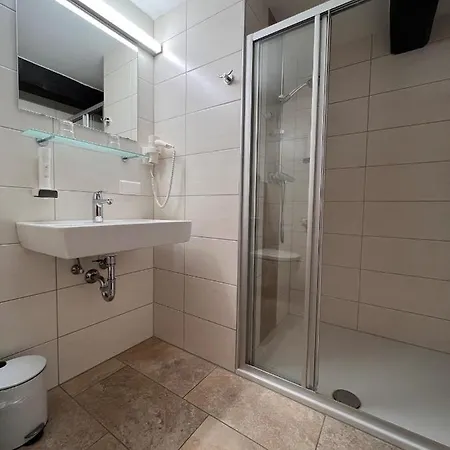 Hotel Kohlmayr Bed and Breakfast 3*